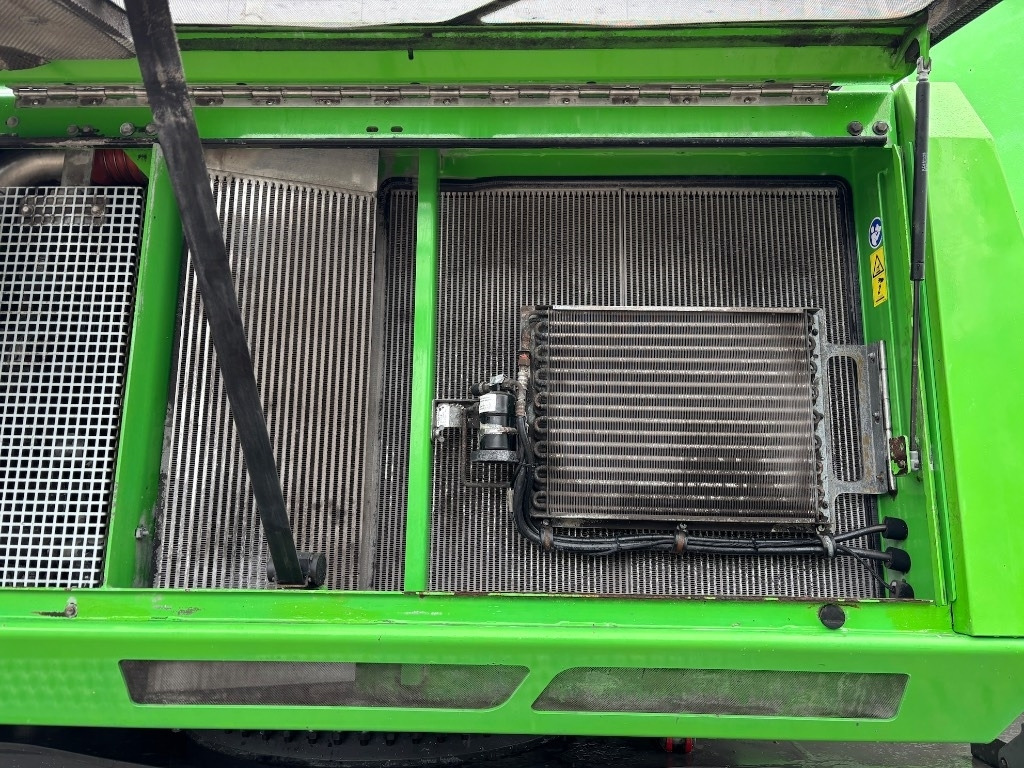 Hulladék kotró Sennebogen 835 M - 835 E - 835E - 835M: 33 kép. Hulladék kotró Sennebogen 835 M - 835 E - 835E - 835M: 33 kép.