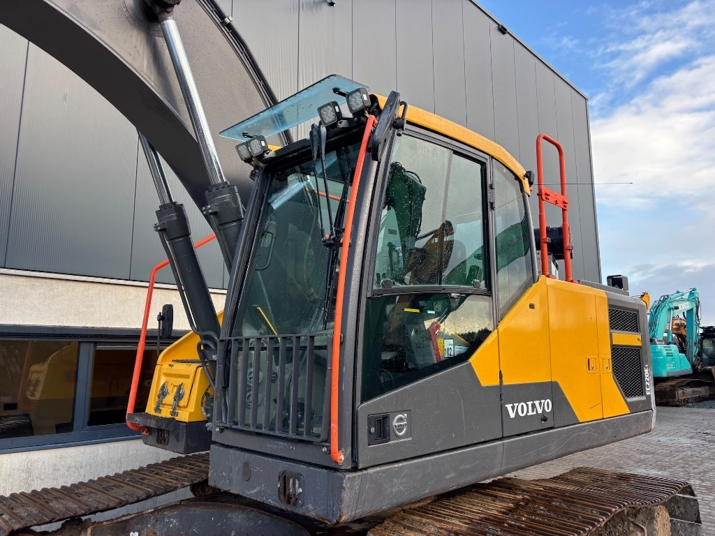 Lánctalpas kotró Volvo EC 220 E - EC 220EL - EC220EL - EC 220 L: 12 kép.