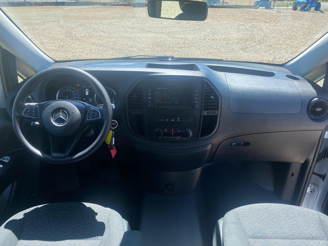 MERCEDES-BENZ Vito Tourer 114 CDI 136 Long Pro 9G-Tronic 8 Places - Kisbusz: 5 kép. MERCEDES-BENZ Vito Tourer 114 CDI 136 Long Pro 9G-Tronic 8 Places - Kisbusz: 5 kép.