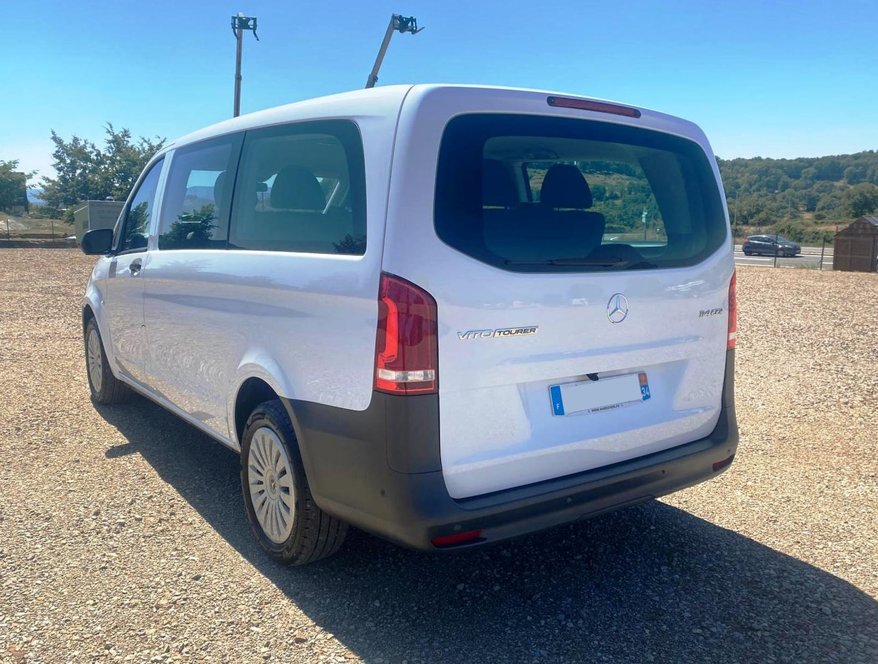 MERCEDES-BENZ Vito Tourer 114 CDI 136 Long Pro 9G-Tronic 8 Places - Kisbusz: 3 kép. MERCEDES-BENZ Vito Tourer 114 CDI 136 Long Pro 9G-Tronic 8 Places - Kisbusz: 3 kép.