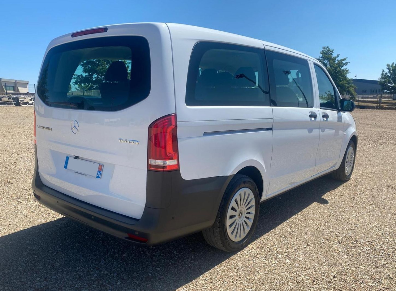 MERCEDES-BENZ Vito Tourer 114 CDI 136 Long Pro 9G-Tronic 8 Places - Kisbusz: 4 kép. MERCEDES-BENZ Vito Tourer 114 CDI 136 Long Pro 9G-Tronic 8 Places - Kisbusz: 4 kép.