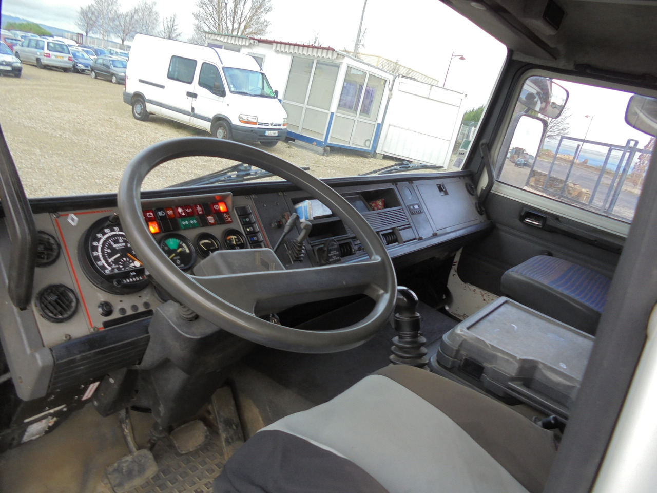 RENAULT GR 280 - Autószállító teherautó: 5 kép. RENAULT GR 280 - Autószállító teherautó: 5 kép.