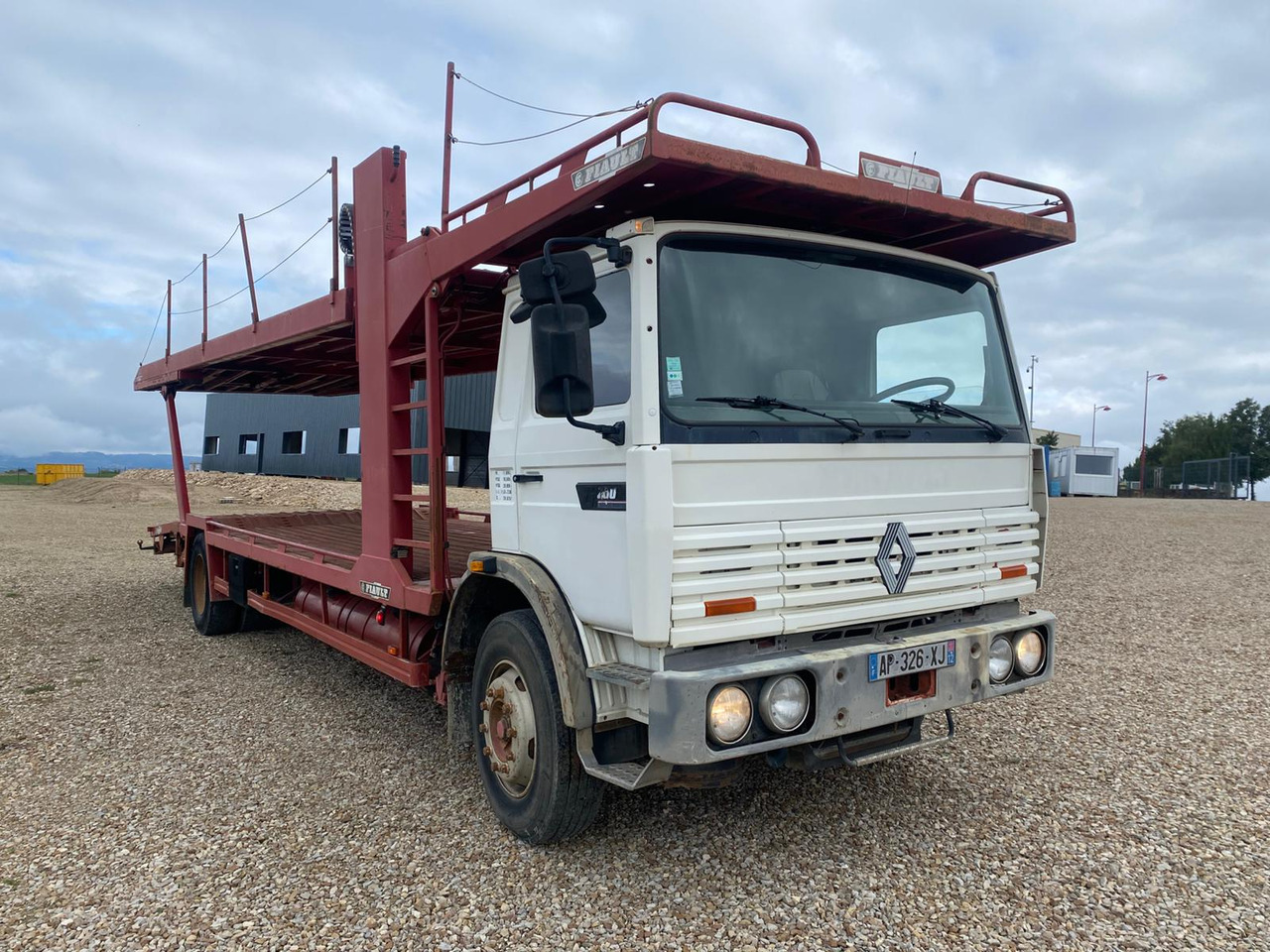RENAULT GR 280 - Autószállító teherautó: 2 kép. RENAULT GR 280 - Autószállító teherautó: 2 kép.
