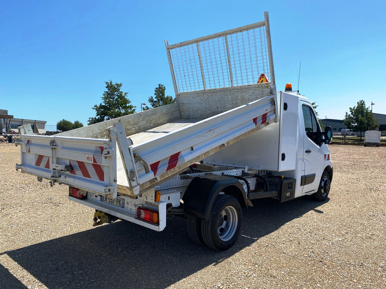 RENAULT Master III 2.3 DCI 165 ENERGY GRAND CONFORT BENNE+COFFRE - Billenőplatós kisteherautó: 3 kép. RENAULT Master III 2.3 DCI 165 ENERGY GRAND CONFORT BENNE+COFFRE - Billenőplatós kisteherautó: 3 kép.
