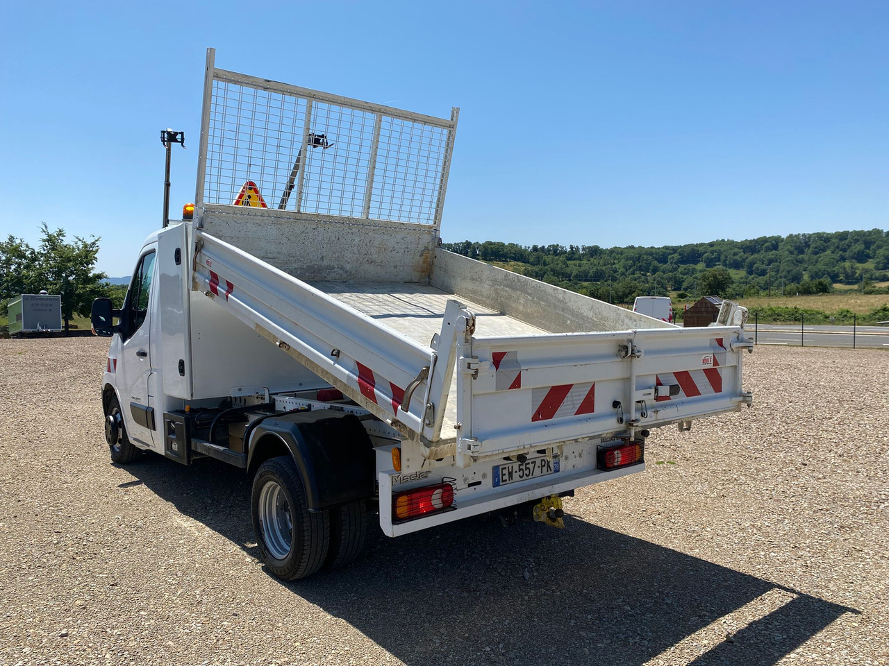 RENAULT Master III 2.3 DCI 165 ENERGY GRAND CONFORT BENNE+COFFRE - Billenőplatós kisteherautó: 4 kép. RENAULT Master III 2.3 DCI 165 ENERGY GRAND CONFORT BENNE+COFFRE - Billenőplatós kisteherautó: 4 kép.