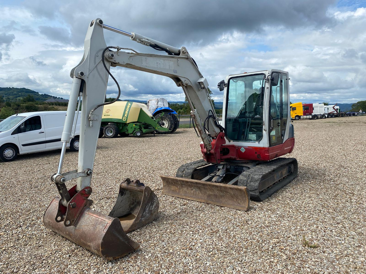 TAKEUCHI TB 250 - Lánctalpas kotró: 1 kép. TAKEUCHI TB 250 - Lánctalpas kotró: 1 kép.