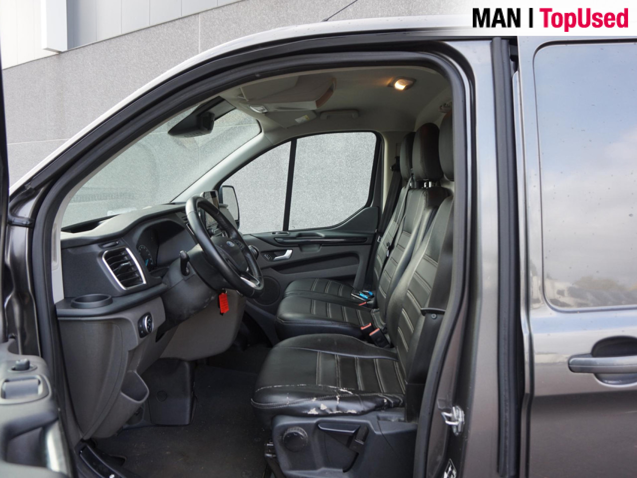 FORD Transit Custom 320 L2H1 Sport - Furgon: 2 kép. FORD Transit Custom 320 L2H1 Sport - Furgon: 2 kép.