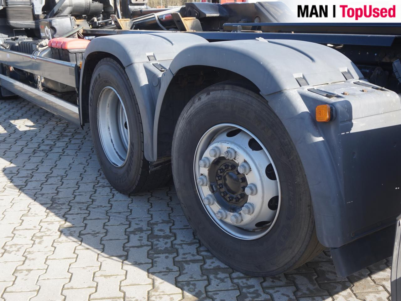 MAN TGS 26.460 6X2-4 BL Abroll Kipper - Billenőplatós teherautó: 4 kép. MAN TGS 26.460 6X2-4 BL Abroll Kipper - Billenőplatós teherautó: 4 kép.