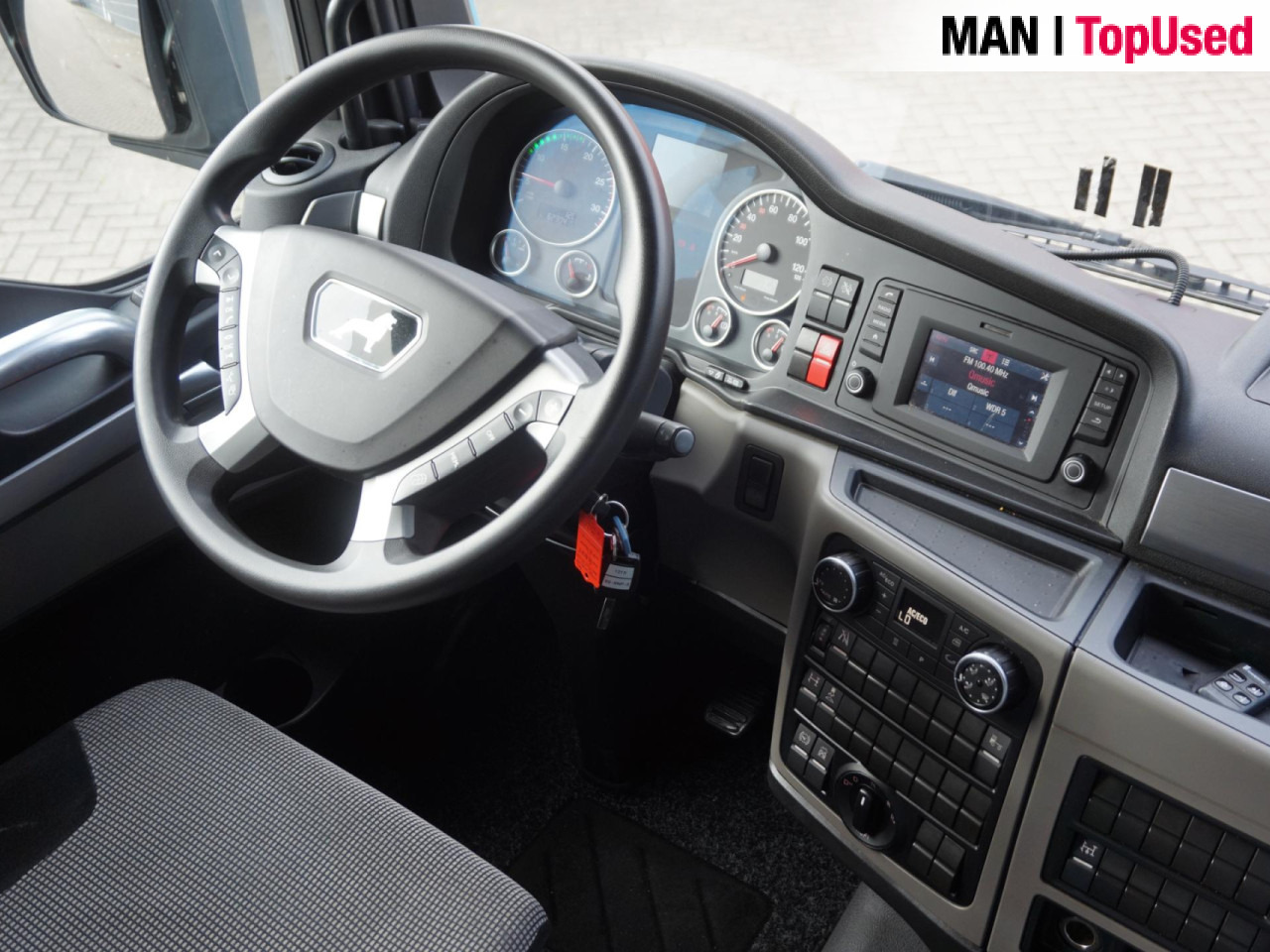 MAN TGX 18.420 4X2 BLS / PTO / Euro6 - Nyergesvontató: 2 kép. MAN TGX 18.420 4X2 BLS / PTO / Euro6 - Nyergesvontató: 2 kép.