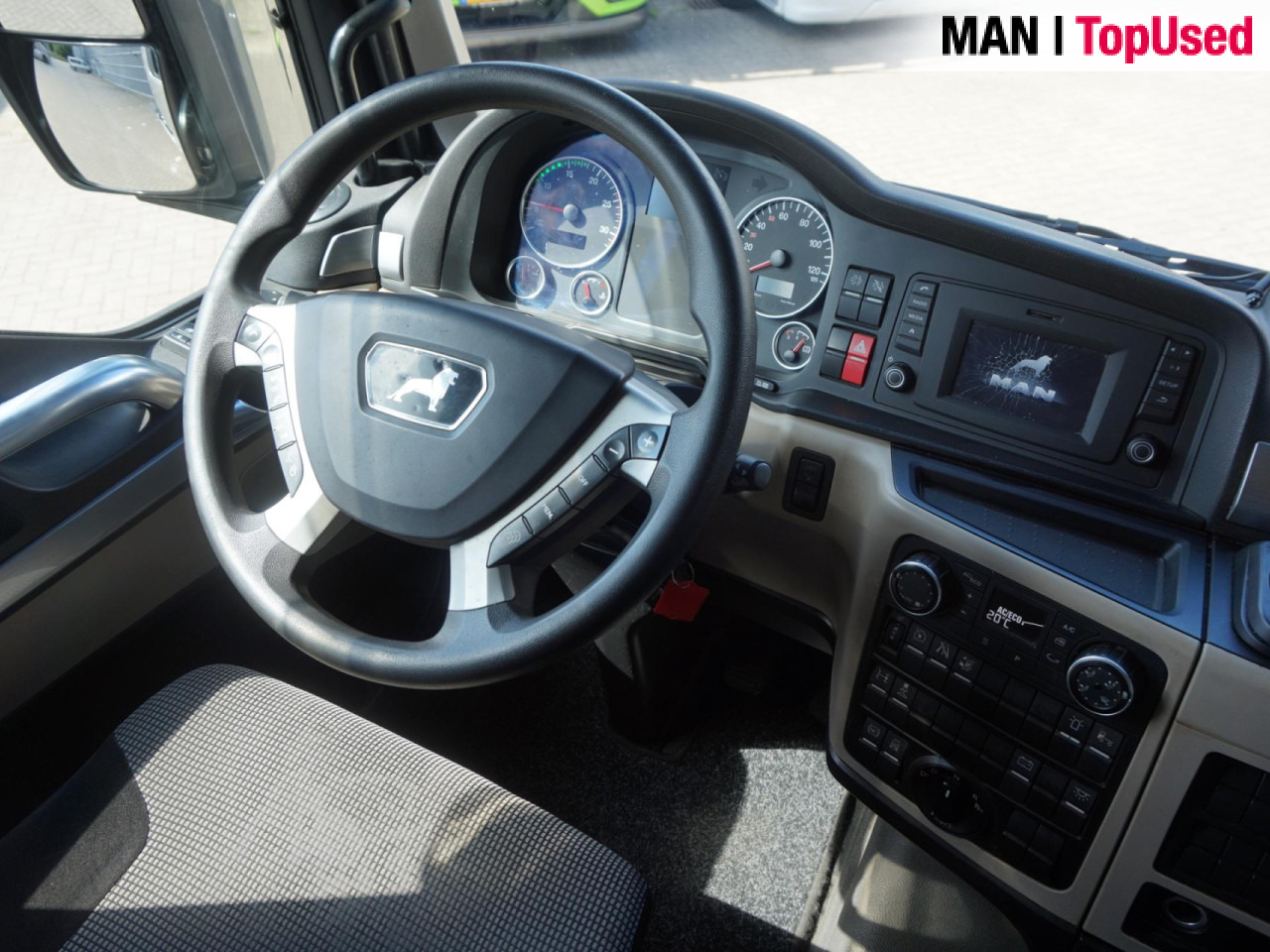 MAN TGX 18.470 4X2 BLS / XLX / 2 Tanks / EURO 6 - Nyergesvontató: 5 kép. MAN TGX 18.470 4X2 BLS / XLX / 2 Tanks / EURO 6 - Nyergesvontató: 5 kép.