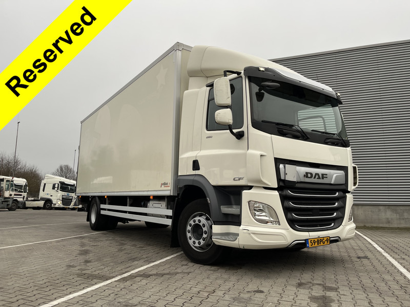 DAF CF 260 FA / 18 Ton / 350 dkm / Box 7.5 m / Laadklep / APK TUV 04-26 - Dobozos felépítményű teherautó: 1 kép. DAF CF 260 FA / 18 Ton / 350 dkm / Box 7.5 m / Laadklep / APK TUV 04-26 - Dobozos felépítményű teherautó: 1 kép.