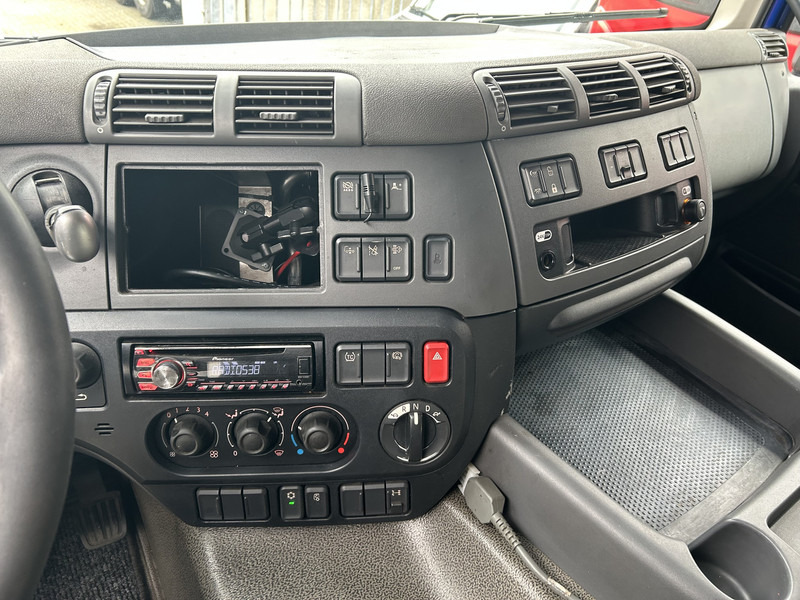 DAF CF 370 FA + Pacton MXD 218 / Curtainside Combi / Loadlift / APK TUV 05-26 - Ponyvás teherautó: 5 kép. DAF CF 370 FA + Pacton MXD 218 / Curtainside Combi / Loadlift / APK TUV 05-26 - Ponyvás teherautó: 5 kép.