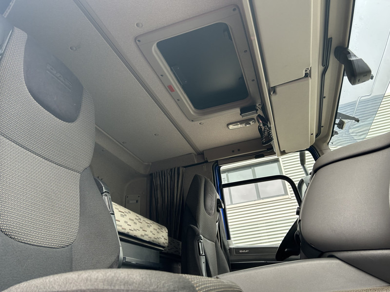 Ponyvás teherautó DAF CF 370 FA + Pacton MXD 218 / Curtainside Combi / Loadlift / APK TUV 05-26: 8 kép. Ponyvás teherautó DAF CF 370 FA + Pacton MXD 218 / Curtainside Combi / Loadlift / APK TUV 05-26: 8 kép.