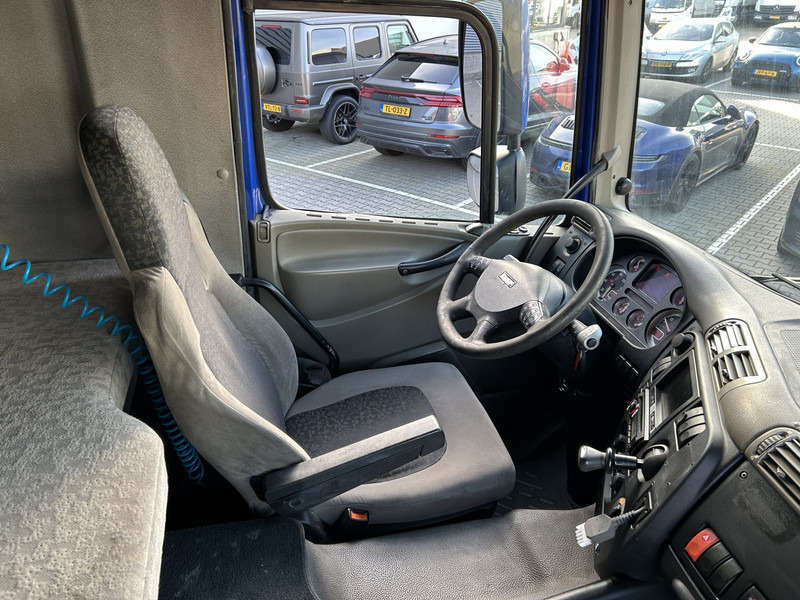 DAF CF 75 310 Euro 5 / Curtainside Box / Loadlift / Trailer Coupling - Ponyvás teherautó: 3 kép. DAF CF 75 310 Euro 5 / Curtainside Box / Loadlift / Trailer Coupling - Ponyvás teherautó: 3 kép.