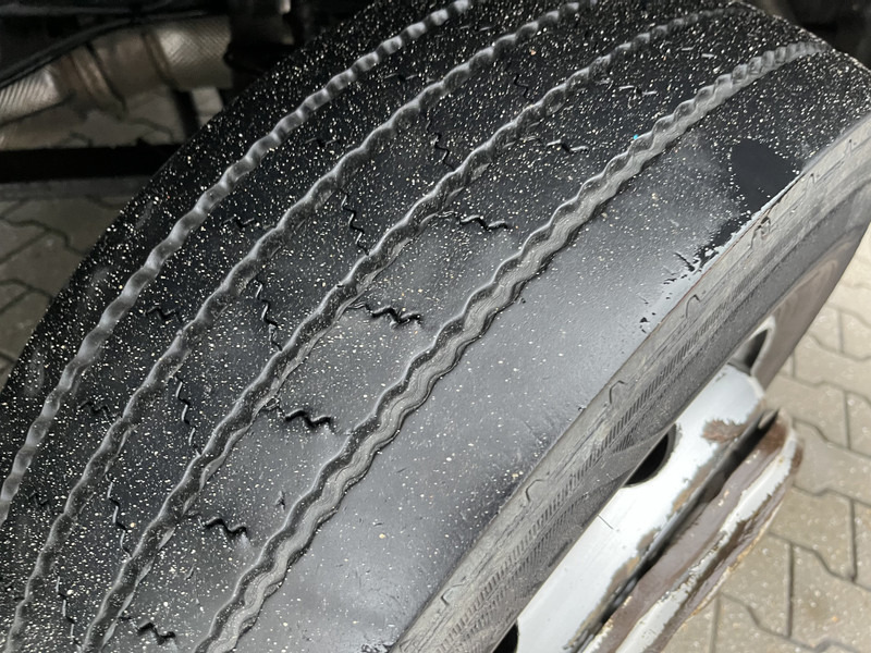 Dobozos felépítményű teherautó DAF LF 180 FA Euro 6 / 12 Ton / 347 dkm / Box / LBW: 16 kép. Dobozos felépítményű teherautó DAF LF 180 FA Euro 6 / 12 Ton / 347 dkm / Box / LBW: 16 kép.