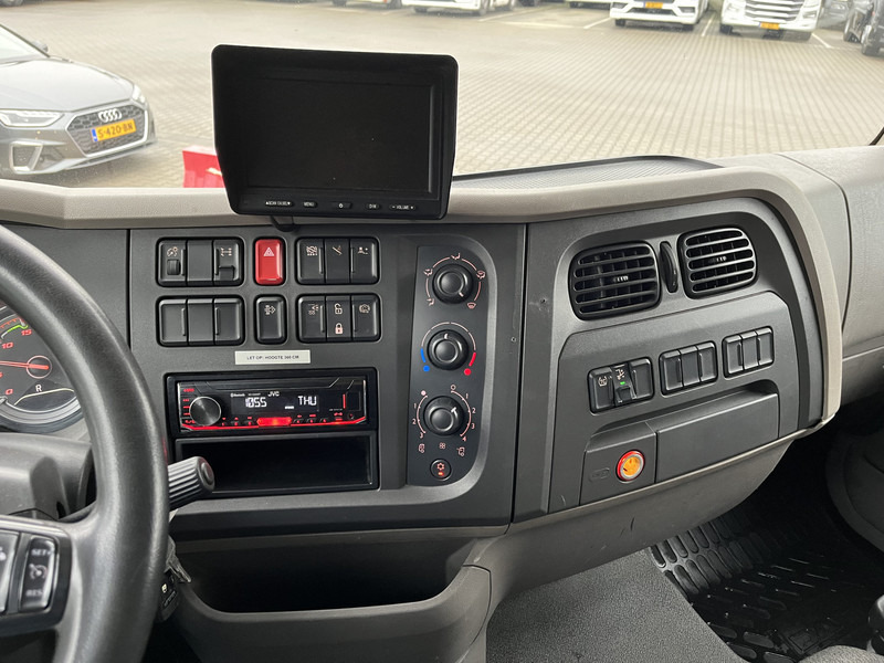 DAF LF 180 FA Euro 6 / 12 Ton / 347 dkm / Box / LBW - Dobozos felépítményű teherautó: 5 kép. DAF LF 180 FA Euro 6 / 12 Ton / 347 dkm / Box / LBW - Dobozos felépítményű teherautó: 5 kép.
