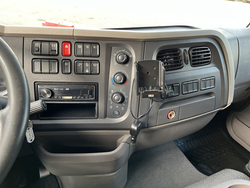 DAF LF 180 FA Euro 6 / 12 Ton / 400 dkm / Box / Laadklep - Dobozos felépítményű teherautó: 5 kép. DAF LF 180 FA Euro 6 / 12 Ton / 400 dkm / Box / Laadklep - Dobozos felépítményű teherautó: 5 kép.