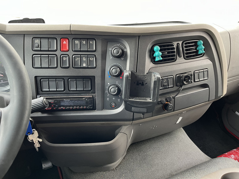 DAF LF 210 FA / 12 Ton / 353 dkm / Koffer / LBW 1500 kg / NL LKW - Dobozos felépítményű teherautó: 5 kép. DAF LF 210 FA / 12 Ton / 353 dkm / Koffer / LBW 1500 kg / NL LKW - Dobozos felépítményű teherautó: 5 kép.