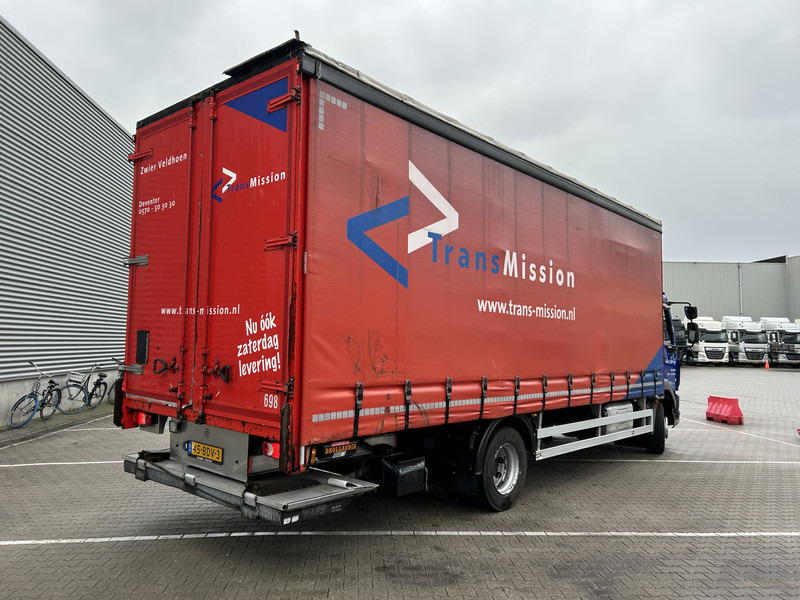 DAF LF 210 FA / 12 Ton / 471 dkm / Curtainside / Loadlift / APK TUV 06-26 - Ponyvás teherautó: 2 kép. DAF LF 210 FA / 12 Ton / 471 dkm / Curtainside / Loadlift / APK TUV 06-26 - Ponyvás teherautó: 2 kép.