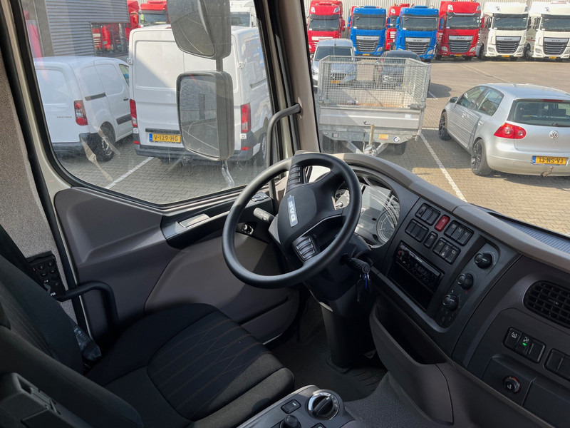 DAF LF 230 FA 18 Ton Box met Laadklep / Te huur - Bel 013-7200971 voor de mogelijkheden ! - Dobozos felépítményű teherautó: 5 kép. DAF LF 230 FA 18 Ton Box met Laadklep / Te huur - Bel 013-7200971 voor de mogelijkheden ! - Dobozos felépítményű teherautó: 5 kép.