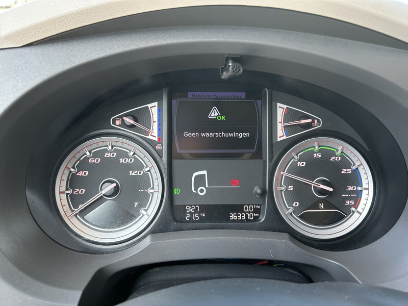 DAF LF 320 FA / Effer 175.2/c3s Crane / 363 dkm / Plateau - Darus autó: 4 kép. DAF LF 320 FA / Effer 175.2/c3s Crane / 363 dkm / Plateau - Darus autó: 4 kép.