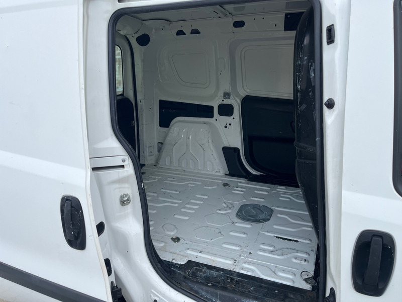 Fiat Dobló Cargo 1.3 MultiJet / NL Van - Kis furgon: 3 kép. Fiat Dobló Cargo 1.3 MultiJet / NL Van - Kis furgon: 3 kép.