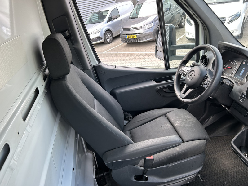 Mercedes-Benz Sprinter 515 1.9 CDI / Chassis Cabine / WB 433 cm / 324 dkm / APK TUV 03-26 - Kisteherautó: 3 kép. Mercedes-Benz Sprinter 515 1.9 CDI / Chassis Cabine / WB 433 cm / 324 dkm / APK TUV 03-26 - Kisteherautó: 3 kép.