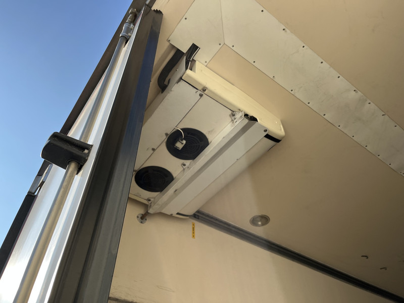 Krone Cool Liner / Carrier Vector 1850 mt / Frigo Box / Loadlift / NL Trailer - Félpótkocsi hűtős: 4 kép. Krone Cool Liner / Carrier Vector 1850 mt / Frigo Box / Loadlift / NL Trailer - Félpótkocsi hűtős: 4 kép.