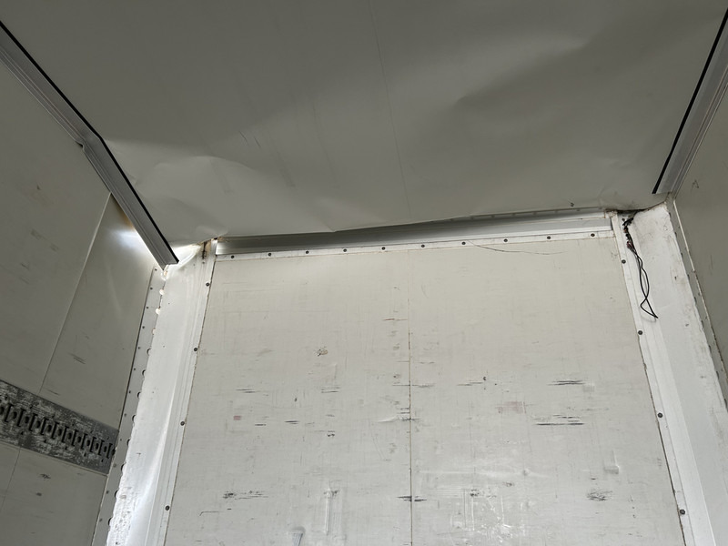 Krone DryLiner / Box / Front Damage / BPW Drum / APK TUV 12-25 - Félpótkocsi dobozos: 4 kép. Krone DryLiner / Box / Front Damage / BPW Drum / APK TUV 12-25 - Félpótkocsi dobozos: 4 kép.