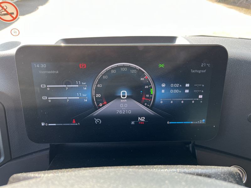 Mercedes-Benz Actros 2124 / 2023 / 18 Ton / Box / Laadklep - Dobozos felépítményű teherautó: 4 kép. Mercedes-Benz Actros 2124 / 2023 / 18 Ton / Box / Laadklep - Dobozos felépítményű teherautó: 4 kép.