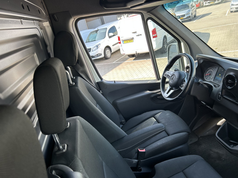 Mercedes-Benz Sprinter 314 2.2 CDI / L4 H2 / Loadlift 650 kg / Navi / APK TUV 01-26 - Furgon: 4 kép. Mercedes-Benz Sprinter 314 2.2 CDI / L4 H2 / Loadlift 650 kg / Navi / APK TUV 01-26 - Furgon: 4 kép.