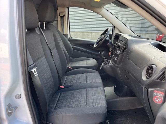 Mercedes-Benz Vito 109 CDI Lang / Airco / Cruise / Trekhaak / APK 01-26 - Kis furgon: 4 kép. Mercedes-Benz Vito 109 CDI Lang / Airco / Cruise / Trekhaak / APK 01-26 - Kis furgon: 4 kép.