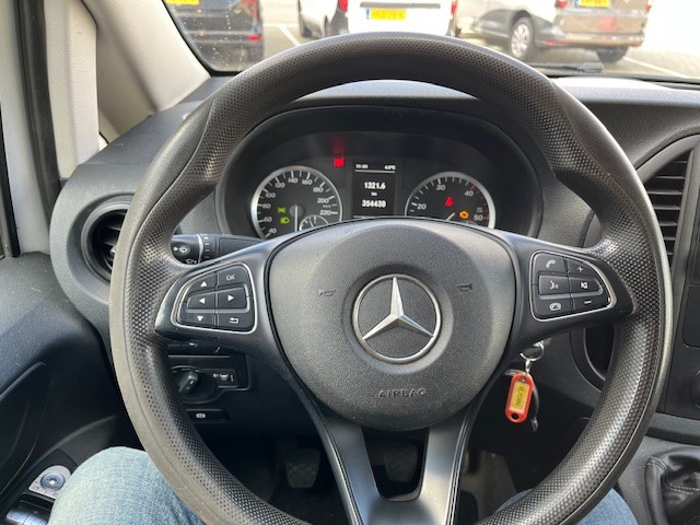 Mercedes-Benz Vito 109 CDI Lang / Airco / Cruise / Trekhaak / APK 01-26 - Kis furgon: 5 kép. Mercedes-Benz Vito 109 CDI Lang / Airco / Cruise / Trekhaak / APK 01-26 - Kis furgon: 5 kép.