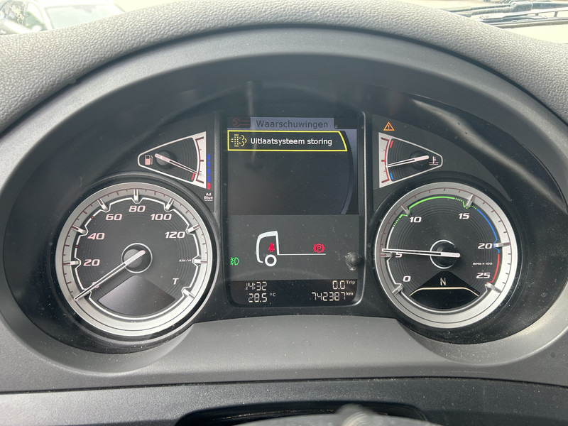 DAF CF 410 FT Space Cab / 742 dkm / 2 Tanks / NL Truck - Nyergesvontató: 4 kép. DAF CF 410 FT Space Cab / 742 dkm / 2 Tanks / NL Truck - Nyergesvontató: 4 kép.