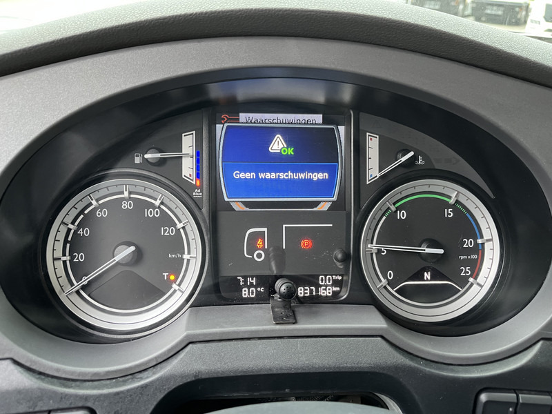 DAF XF 440 FT SC / Mega - Low Deck / 837 dkm / 2 Tanks / Stand Klima / Tacho V2 - Nyergesvontató: 4 kép. DAF XF 440 FT SC / Mega - Low Deck / 837 dkm / 2 Tanks / Stand Klima / Tacho V2 - Nyergesvontató: 4 kép.