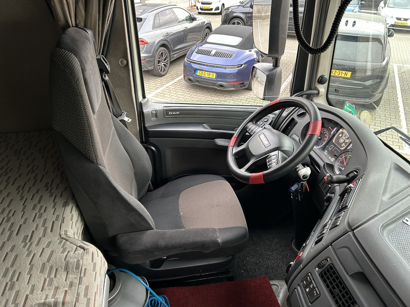 DAF XF 440 FT SC / Smart Tacho V2 / 2 Tanks / StandAirco / APK TUV 09-26 - Nyergesvontató: 3 kép. DAF XF 440 FT SC / Smart Tacho V2 / 2 Tanks / StandAirco / APK TUV 09-26 - Nyergesvontató: 3 kép.
