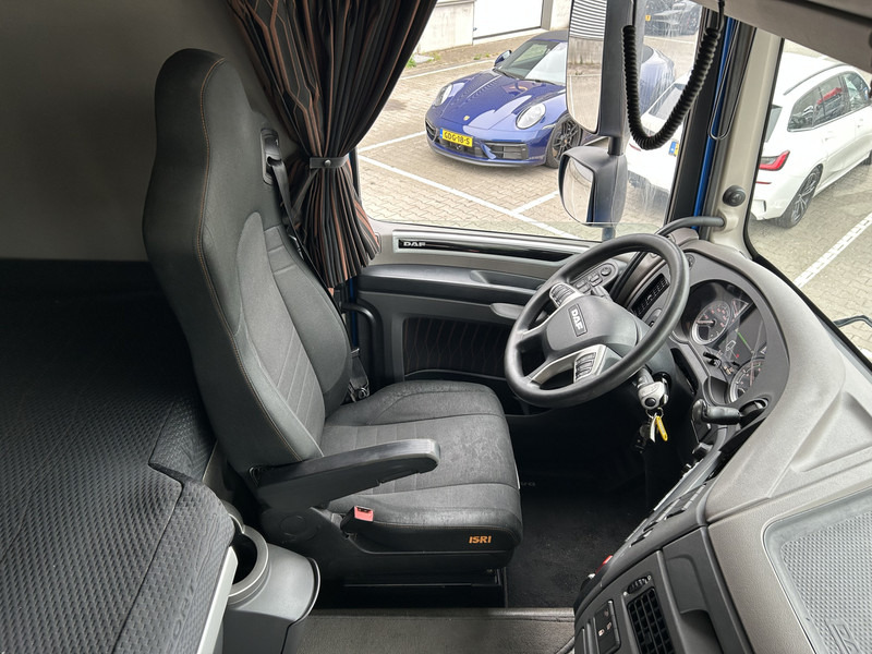 DAF XF 450 FT SC / Mega - Lowdeck / 681 dkm / 2 Tanks / Tacho V2 / Stand Airco - Nyergesvontató: 3 kép. DAF XF 450 FT SC / Mega - Lowdeck / 681 dkm / 2 Tanks / Tacho V2 / Stand Airco - Nyergesvontató: 3 kép.