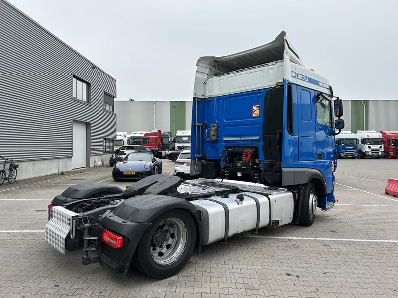 DAF XF 450 FT SC / Mega - Lowdeck / 681 dkm / 2 Tanks / Tacho V2 / Stand Airco - Nyergesvontató: 2 kép. DAF XF 450 FT SC / Mega - Lowdeck / 681 dkm / 2 Tanks / Tacho V2 / Stand Airco - Nyergesvontató: 2 kép.