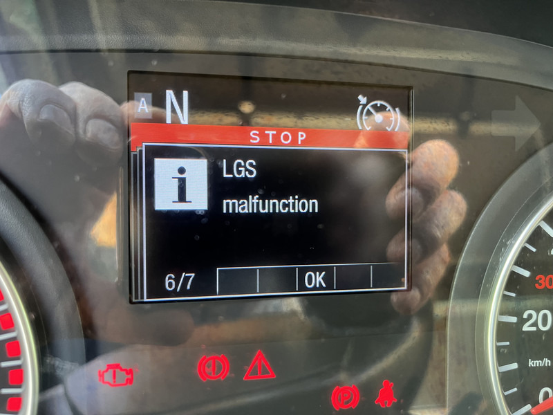 MAN TGX 18.460 XXL / Motor Defect -> Not Running / Retarder / 526 dkm / 2 Tanks - Nyergesvontató: 5 kép. MAN TGX 18.460 XXL / Motor Defect -> Not Running / Retarder / 526 dkm / 2 Tanks - Nyergesvontató: 5 kép.