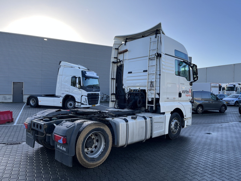 MAN TGX 18.460 XXL / Motor Defect -> Not Running / Retarder / 526 dkm / 2 Tanks - Nyergesvontató: 2 kép. MAN TGX 18.460 XXL / Motor Defect -> Not Running / Retarder / 526 dkm / 2 Tanks - Nyergesvontató: 2 kép.
