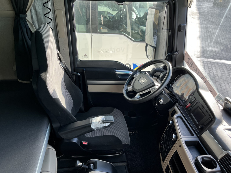 MAN TGX 18.460 XXL / Motor Defect -> Not Running / Retarder / 526 dkm / 2 Tanks - Nyergesvontató: 3 kép. MAN TGX 18.460 XXL / Motor Defect -> Not Running / Retarder / 526 dkm / 2 Tanks - Nyergesvontató: 3 kép.