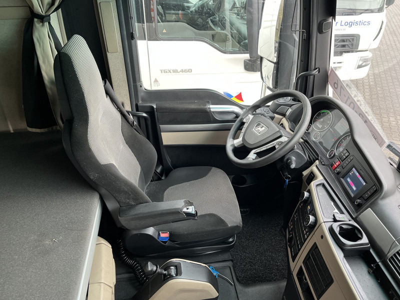 MAN TGX 18.460 XXL / Motor Defect -> Not Running / Retarder / 645 dkm / 2 Tanks - Nyergesvontató: 3 kép. MAN TGX 18.460 XXL / Motor Defect -> Not Running / Retarder / 645 dkm / 2 Tanks - Nyergesvontató: 3 kép.