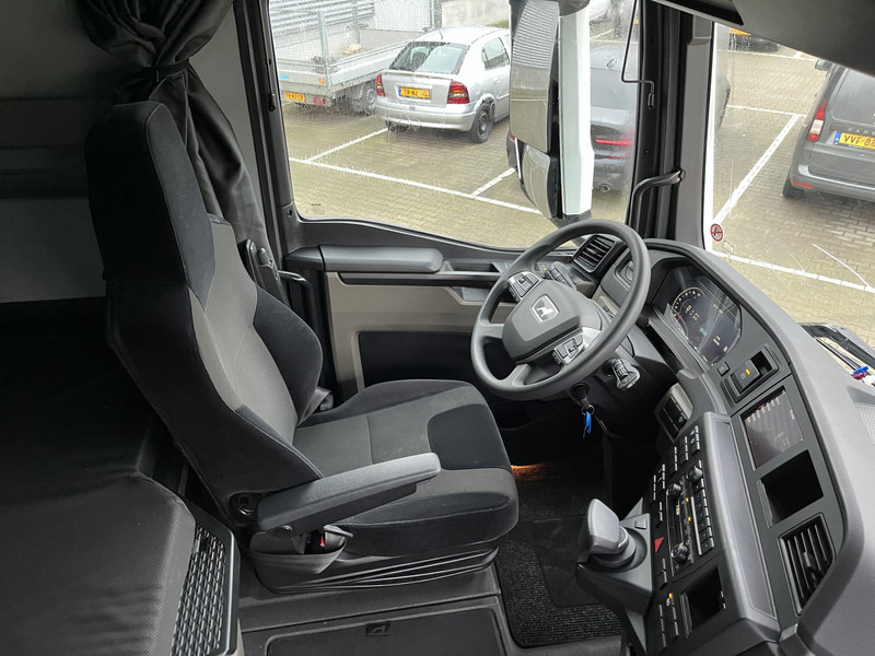 MAN TGX 18.510 GX / 2 Tanks / Full LED / APK TUV 02-26 - Nyergesvontató: 3 kép. MAN TGX 18.510 GX / 2 Tanks / Full LED / APK TUV 02-26 - Nyergesvontató: 3 kép.
