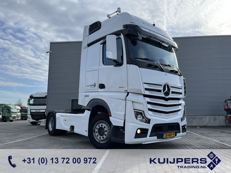 Mercedes-Benz Actros 1842 Gigaspace / 298 km / Full Spoiler / NL truck - Nyergesvontató: 1 kép. Mercedes-Benz Actros 1842 Gigaspace / 298 km / Full Spoiler / NL truck - Nyergesvontató: 1 kép.