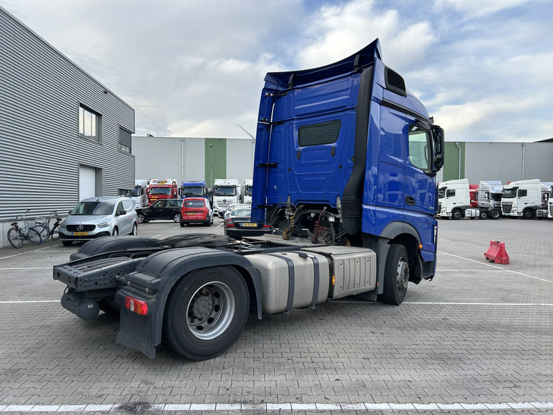 Mercedes-Benz Actros 1842 StreamSpace / 939 dkm / 2 Tanks / NL Truck - Nyergesvontató: 2 kép. Mercedes-Benz Actros 1842 StreamSpace / 939 dkm / 2 Tanks / NL Truck - Nyergesvontató: 2 kép.