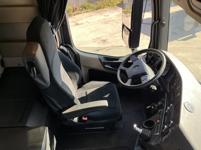 Mercedes-Benz Actros 1842 StreamSpace / 939 dkm / 2 Tanks / NL Truck - Nyergesvontató: 3 kép. Mercedes-Benz Actros 1842 StreamSpace / 939 dkm / 2 Tanks / NL Truck - Nyergesvontató: 3 kép.