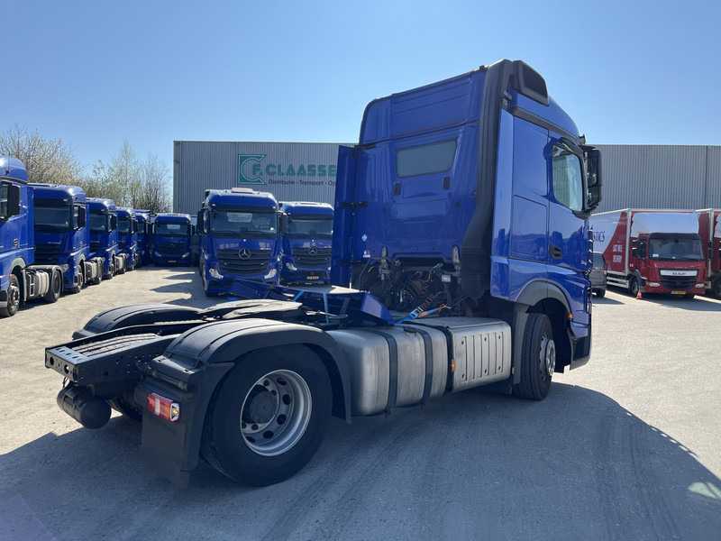 Mercedes-Benz Actros 1842 Streamspace / 838 dkm / 2 Tanks / NL Truck - Nyergesvontató: 2 kép. Mercedes-Benz Actros 1842 Streamspace / 838 dkm / 2 Tanks / NL Truck - Nyergesvontató: 2 kép.