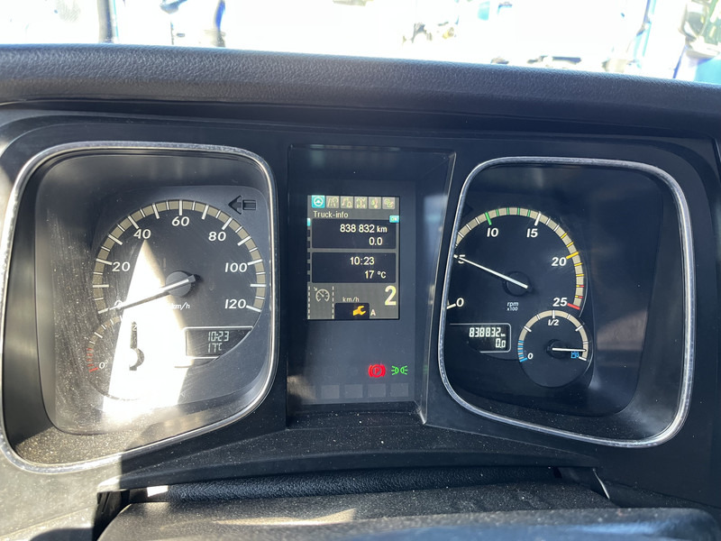 Mercedes-Benz Actros 1842 Streamspace / 838 dkm / 2 Tanks / NL Truck - Nyergesvontató: 4 kép. Mercedes-Benz Actros 1842 Streamspace / 838 dkm / 2 Tanks / NL Truck - Nyergesvontató: 4 kép.