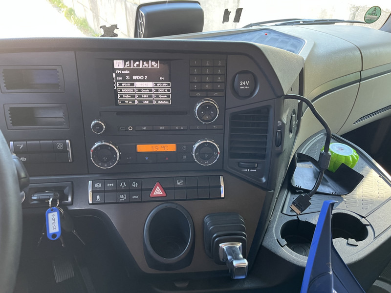 Mercedes-Benz Actros 1842 Streamspace / 840 dkm / 2 Tanks / NL Truck - Nyergesvontató: 5 kép. Mercedes-Benz Actros 1842 Streamspace / 840 dkm / 2 Tanks / NL Truck - Nyergesvontató: 5 kép.