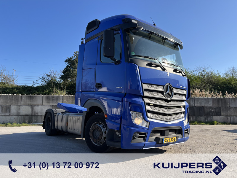 Mercedes-Benz Actros 1842 Streamspace / 840 dkm / 2 Tanks / NL Truck - Nyergesvontató: 1 kép. Mercedes-Benz Actros 1842 Streamspace / 840 dkm / 2 Tanks / NL Truck - Nyergesvontató: 1 kép.